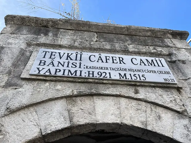 Tevkii Câfer Camii
