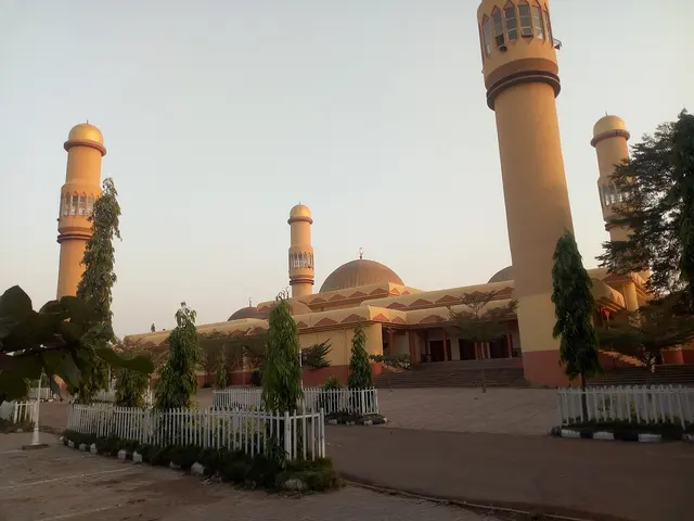 مسجد السلطان بيلو في كادونا