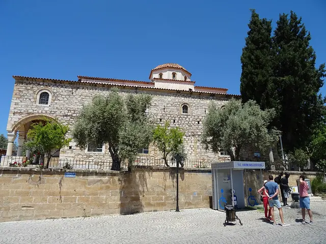 Eski Mahalle Hisar Camii