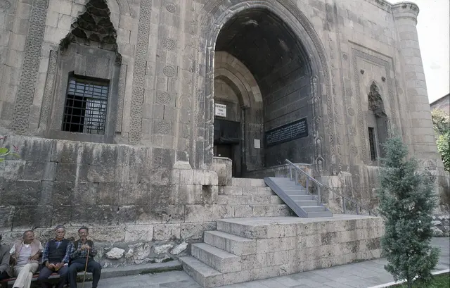 Gökmedrese Camii
